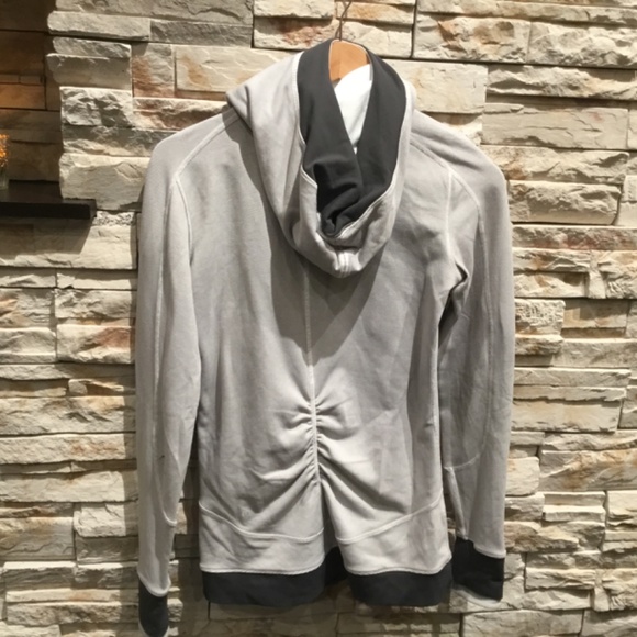 Lululemon Base Runner Hoodie Jacket , Color Gray, Size 6 - Picture 2 of 4
